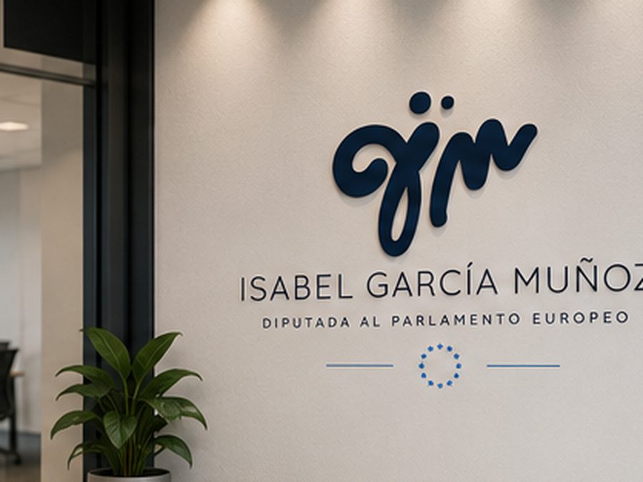 Letras corpóreas de Isabel García Muñoz en oficina