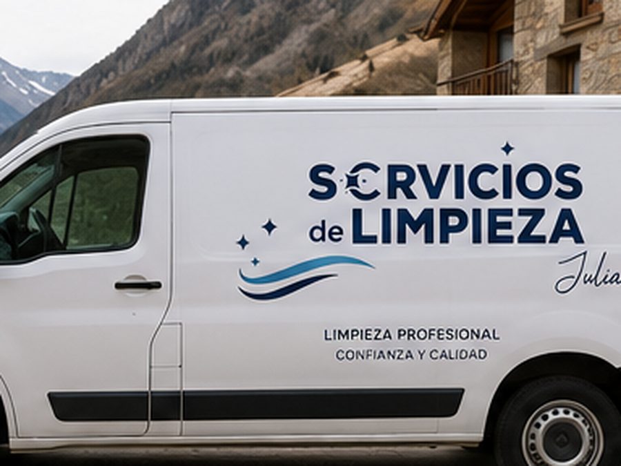 Furgoneta rotulada de Servicios de Limpieza Julia